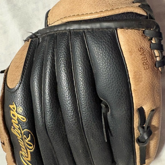 Rawlings Classic Tan and Black Glove - Picture 5 of 7